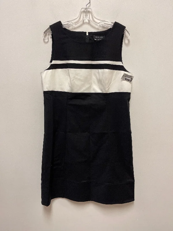 Dress Casual Short By White House Black Market In Black & White, Size: L