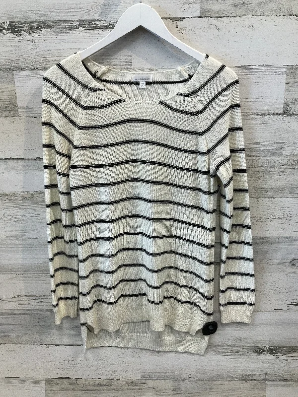 Top Long Sleeve By Charming Charlie In White, Size: M